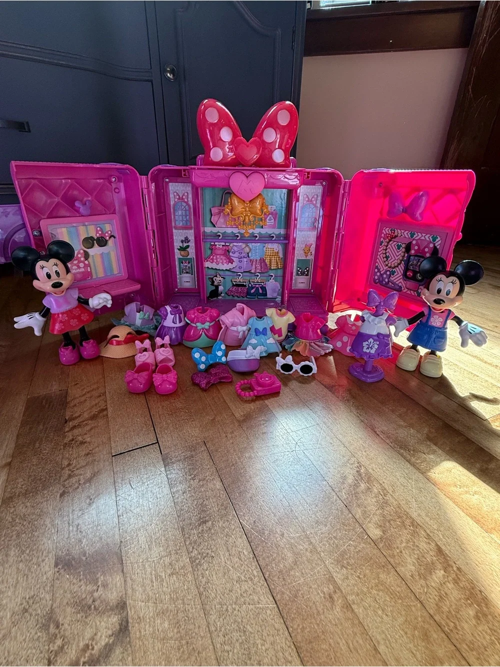 Disney Minnie Mouse Dress Up Pink Carry Case Playset with Bow and Figures